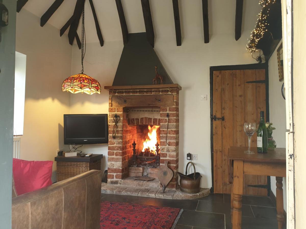 Delightful Cottage On The River Adur Close To Brighton & The Downs No Dogs Sorry Upper Beeding Exterior foto