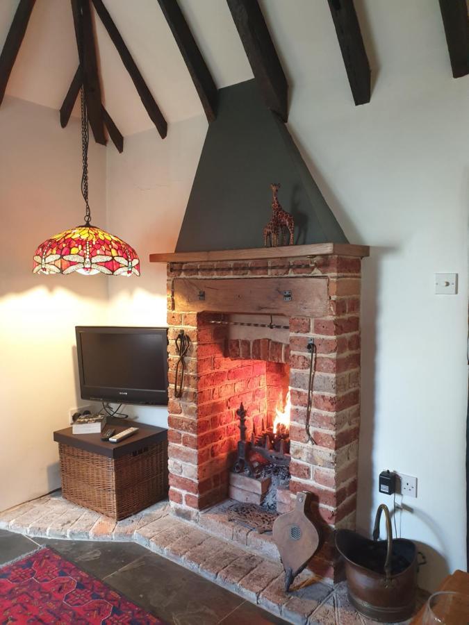 Delightful Cottage On The River Adur Close To Brighton & The Downs No Dogs Sorry Upper Beeding Exterior foto