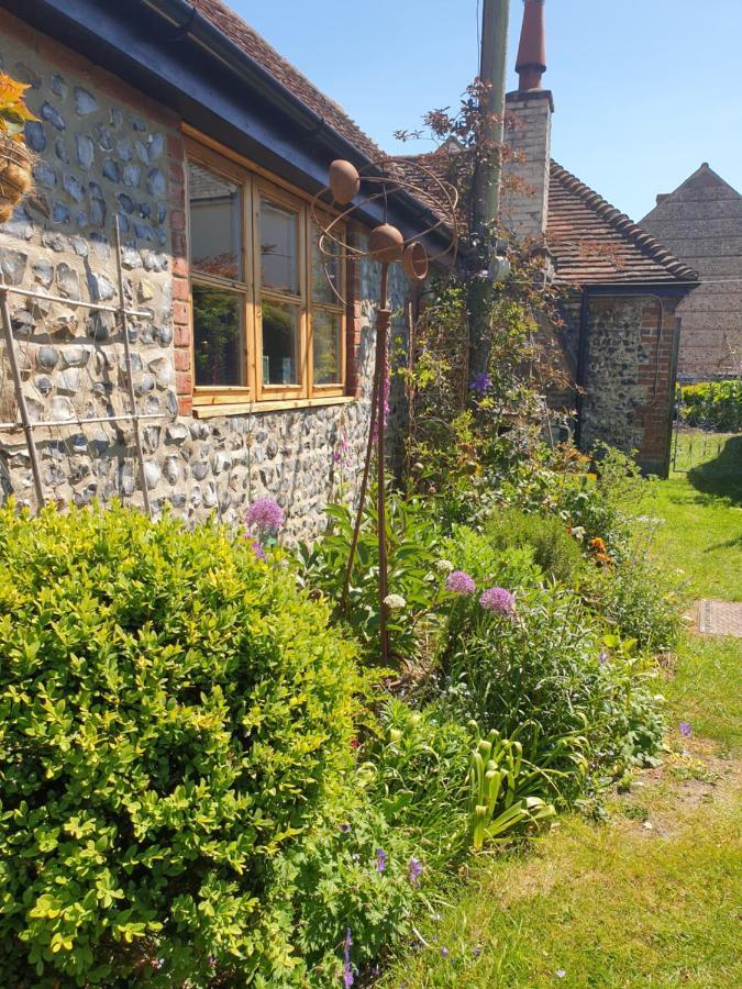 Delightful Cottage On The River Adur Close To Brighton & The Downs No Dogs Sorry Upper Beeding Exterior foto