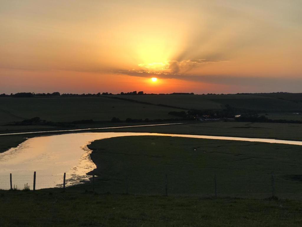 Delightful Cottage On The River Adur Close To Brighton & The Downs No Dogs Sorry Upper Beeding Exterior foto